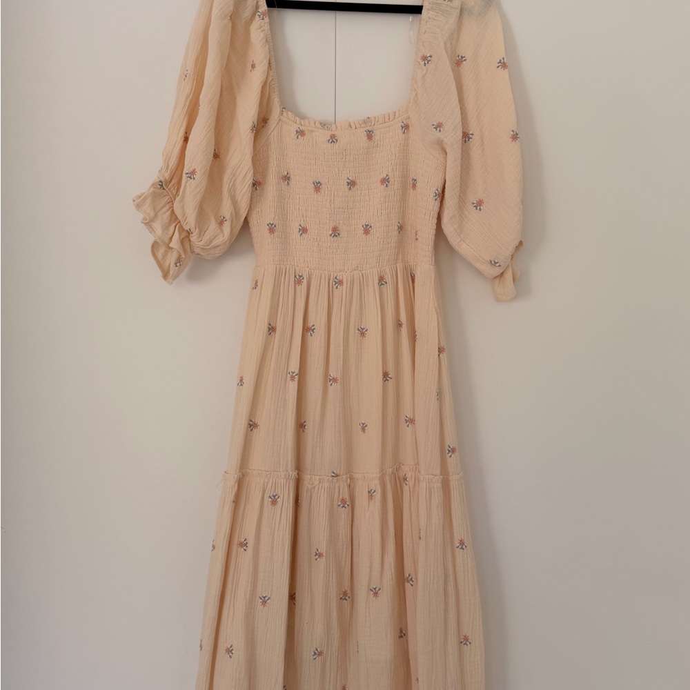 Listicle Cream Puff-Sleeve Maxi Dress with Floral Dots